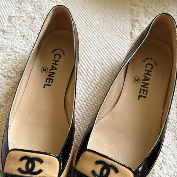 CHANEL Black and Cream Loafers 37.5 6.5 - Picture 3 of 11